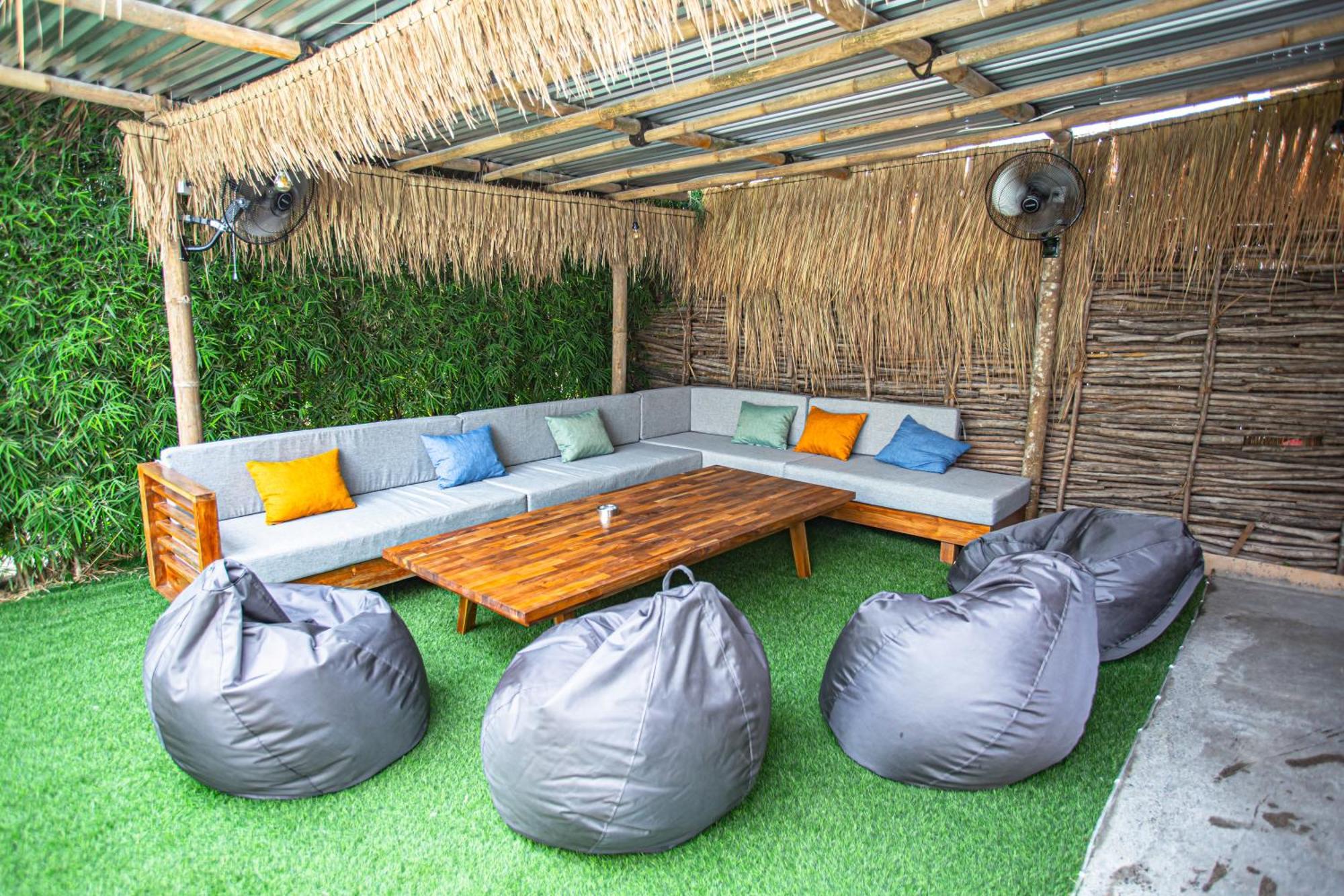 What The Duck Backpackers Hostel Canggu