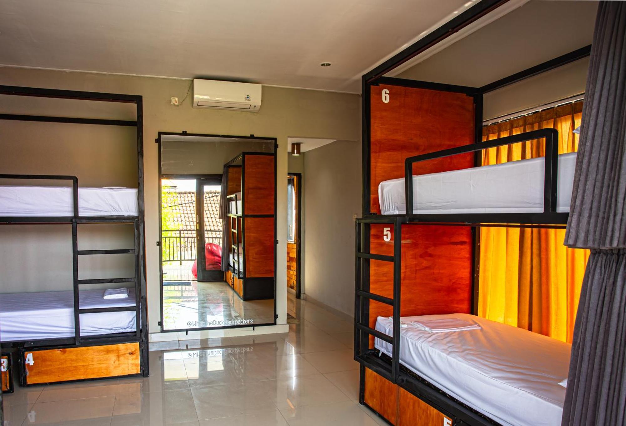 What The Duck Backpackers Hostel Canggu